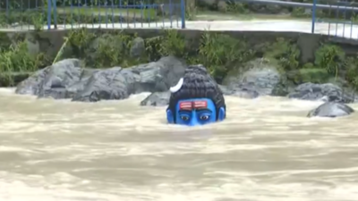 Uttarakhand floods: Alaknanda River overflows, 15-foot Shiva statue submerges in Rudraprayag – watch | India News Uttarakhand floods: Alaknanda River overflows, 15-foot Shiva statue submerges in Rudraprayag – watch | India News
