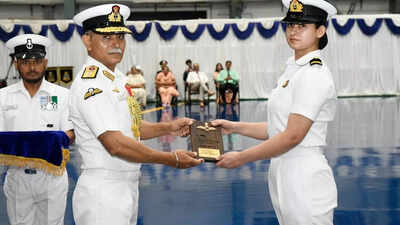 Nari Shakti in Navy: Aastha Poonia receives ‘Wings of Gold’; becomes first woman to be trained as a fighter pilot | India News