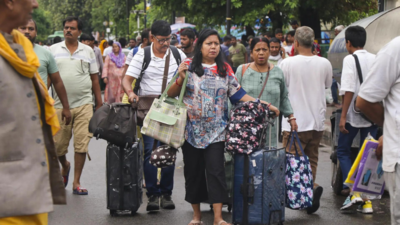 Fifth batch of 7,208 Amarnath pilgrims departs from Jammu | India News Fifth batch of 7,208 Amarnath pilgrims departs from Jammu | India News