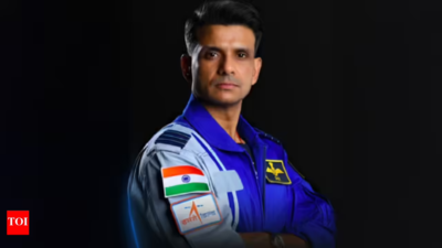 Shukla speaks to Isro chairman, experiments reviewed | India News Shukla speaks to Isro chairman, experiments reviewed | India News